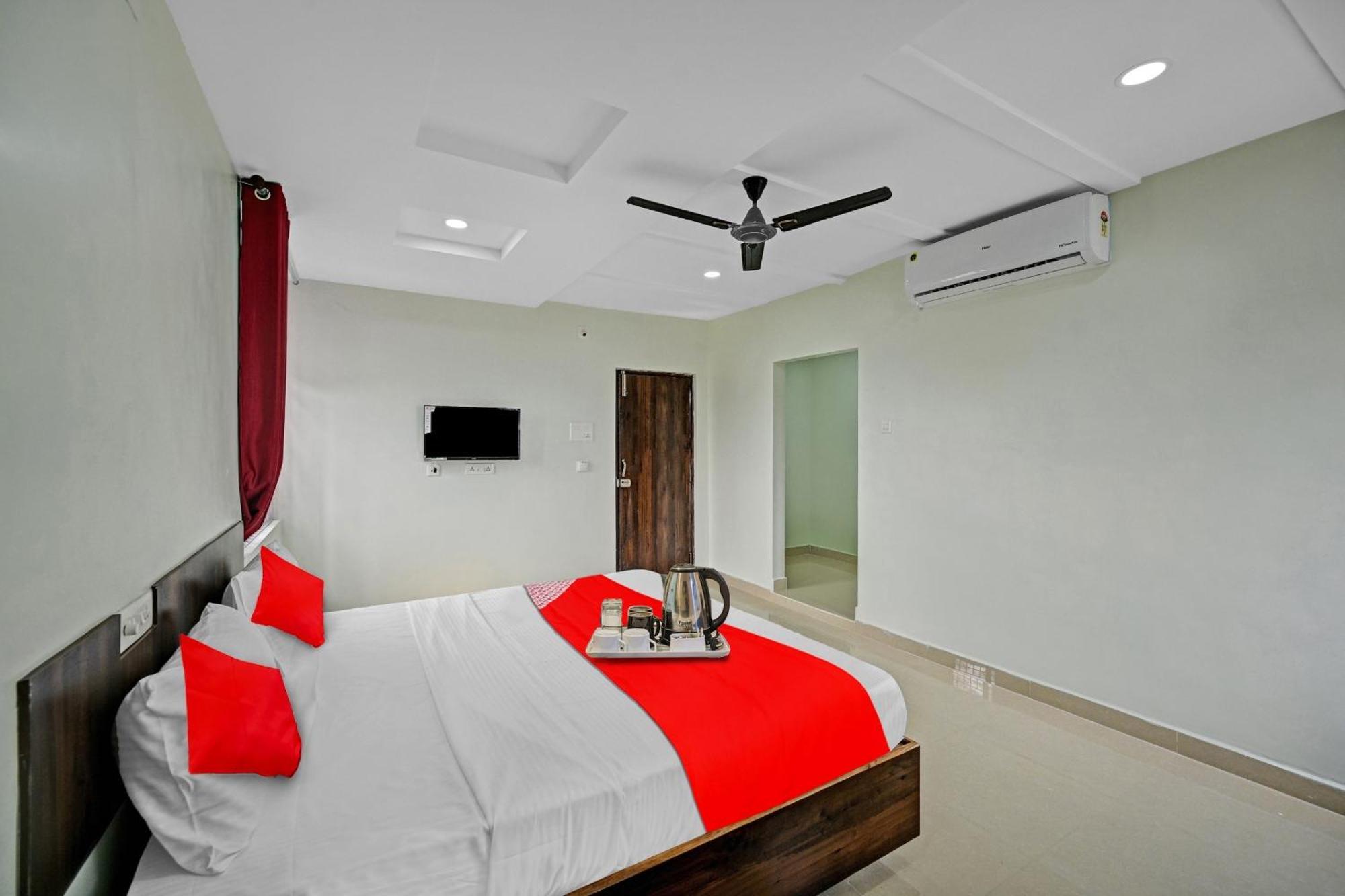 Hotel O Vrk Residency Kurmannapalem Bagian luar foto