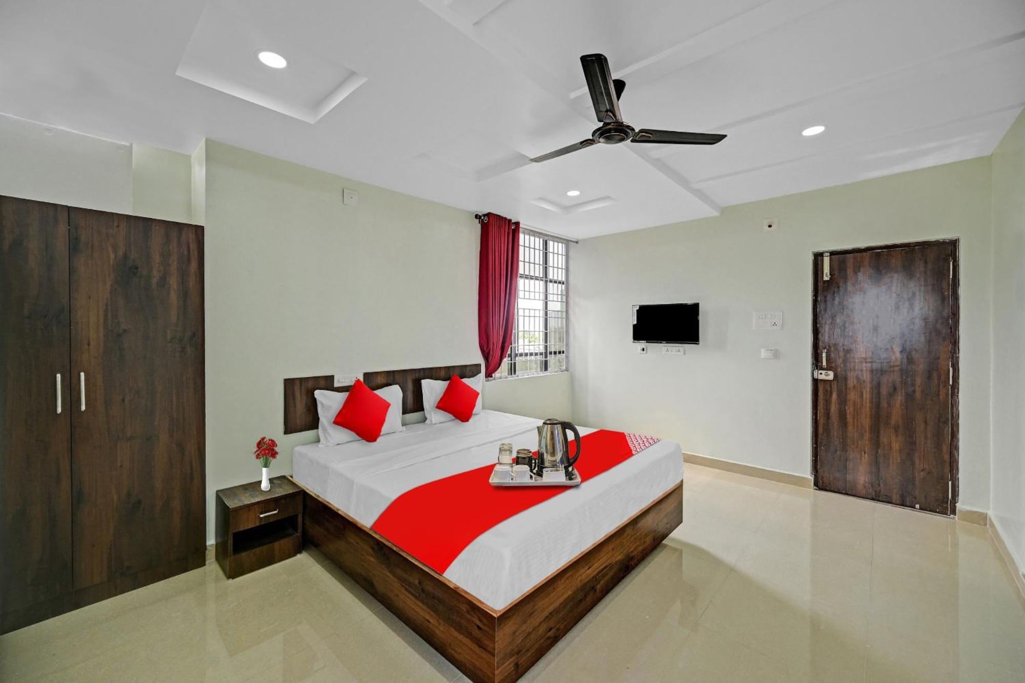 Hotel O Vrk Residency Kurmannapalem Bagian luar foto