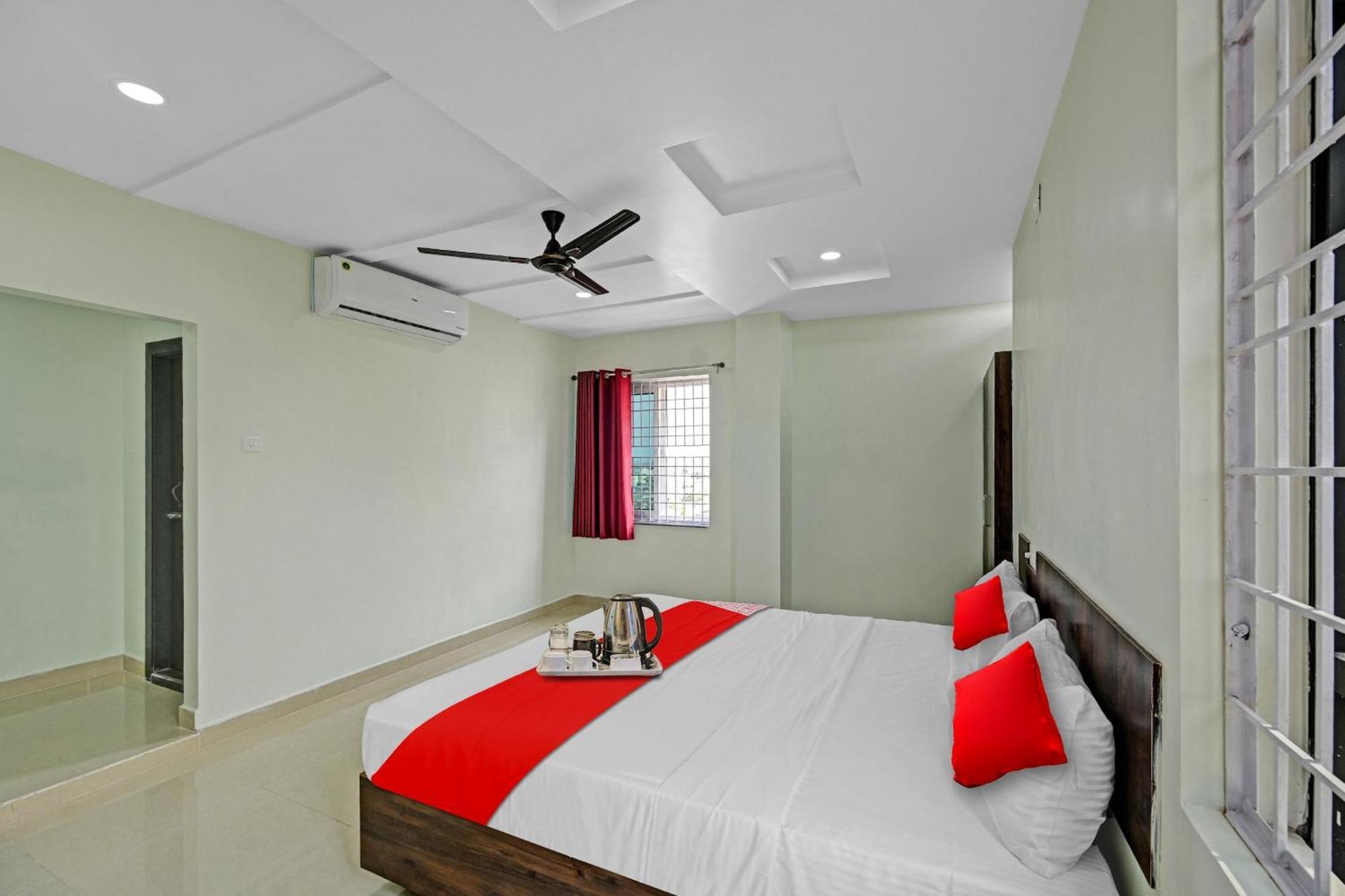 Hotel O Vrk Residency Kurmannapalem Bagian luar foto