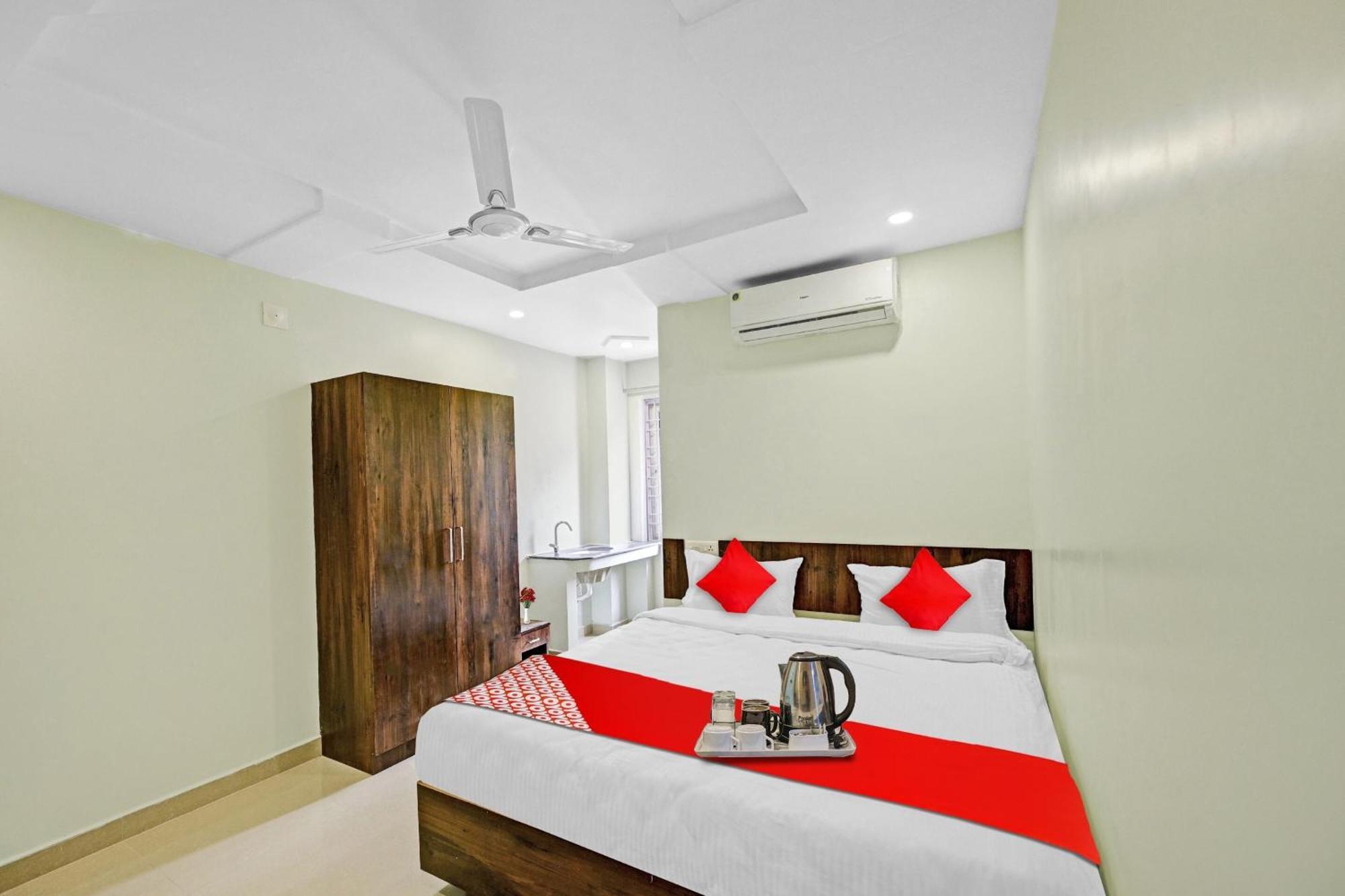 Hotel O Vrk Residency Kurmannapalem Bagian luar foto