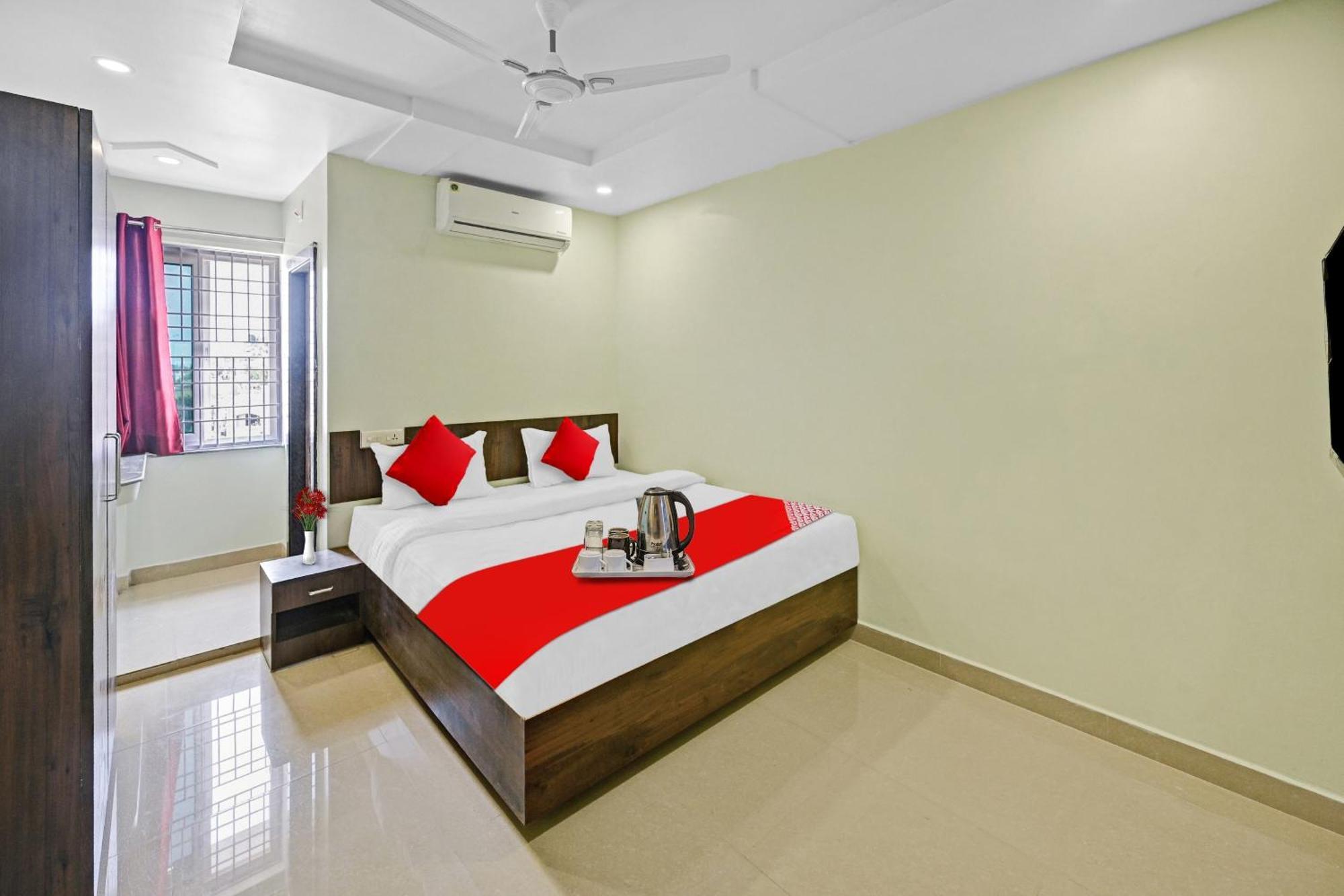 Hotel O Vrk Residency Kurmannapalem Bagian luar foto