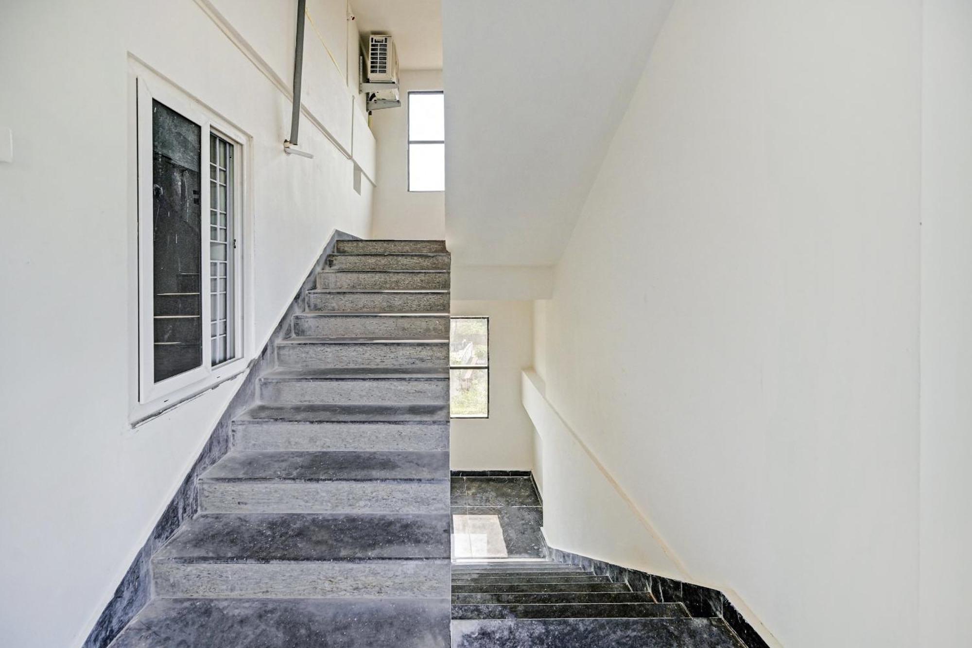 Hotel O Vrk Residency Kurmannapalem Bagian luar foto